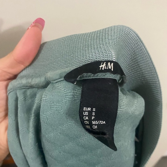 🛍️H&M LIMITED EDITION SKIRT - Picture 2 of 6